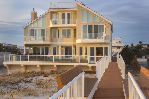 Private beach walkway to the rear of the house towards the pool & hot tub