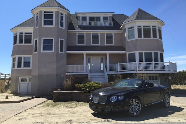 Everyone is a Rock / Movie Star at this House - Your Happy Place awaits you !