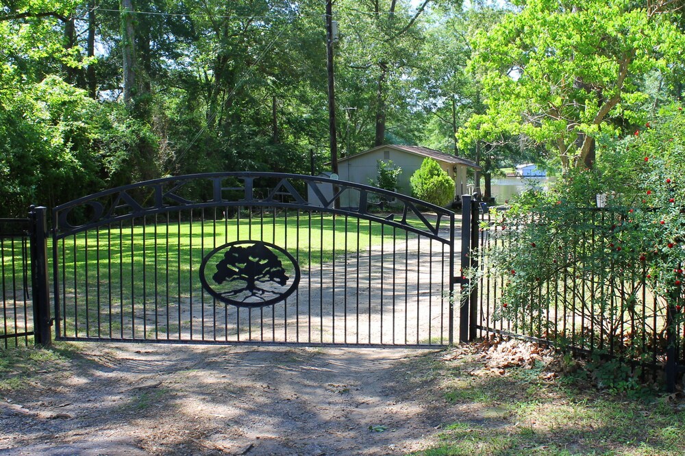 Oak Haven Lakeside Cottages - Private Vacation Rental On Beautiful Lake Murvaul