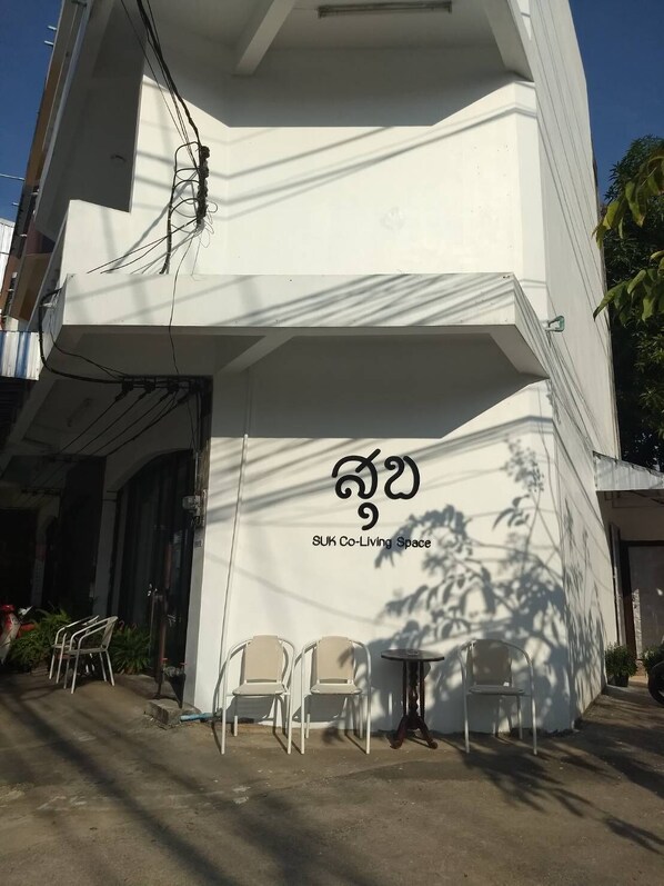 Exterior detail - Quadruple privatized room - shared bathroom (Tambon Wiang)