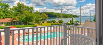 Ocean Views from every room.Enjoy nearby beach and Acadia National Park Entrance