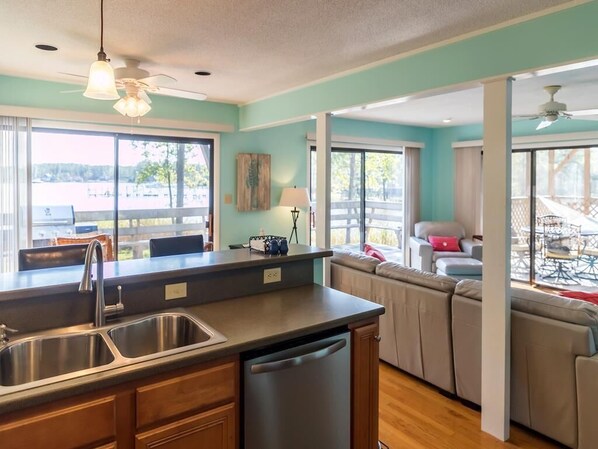 Interior - Enjoy the gorgeous creek views at the Tranquil Waters Cottage (Oriental)