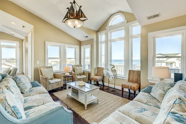 Televisión, chimenea, futbolito y tenis de mesa 