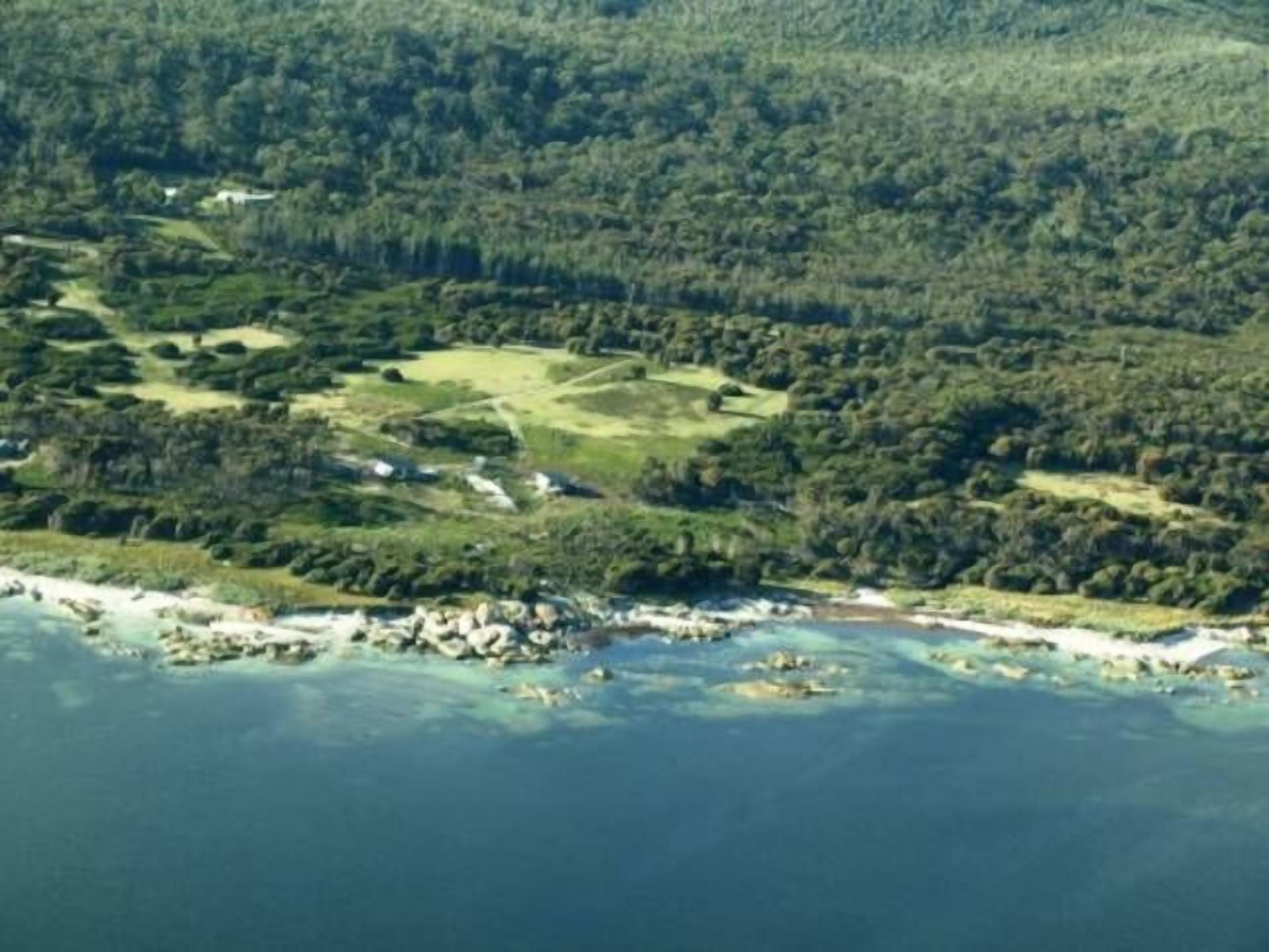 Sawyers Bay Shacks (small shack) — image 14