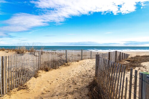  90 Steps to the beach and an ocean view condo in OCMD