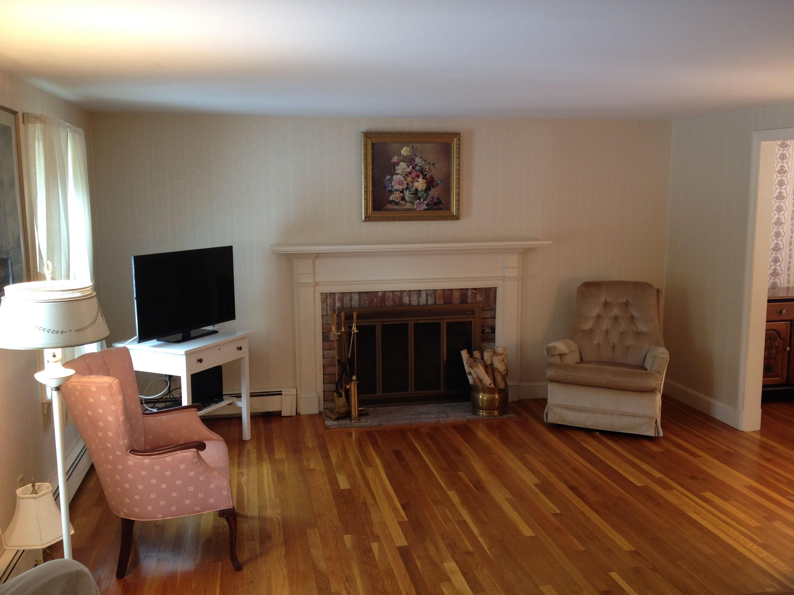 Spacious 4BR/2BA Private Beach, Large private yard, Family Friendly Neighborhood