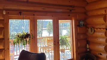 Smart TV, fireplace, DVD player, stereo