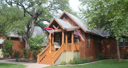 Gruene River Guest House - High & Dry On The River