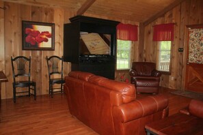 Smart TV, reproductor de DVD, mesa de ping pong, videoteca