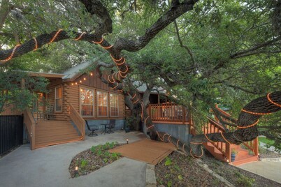 Gruene River Guest House - High & Dry On The River