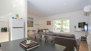 Smart TV, DVD player