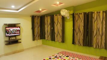 Couple A/C Room | In-room safe, rollaway beds, free WiFi