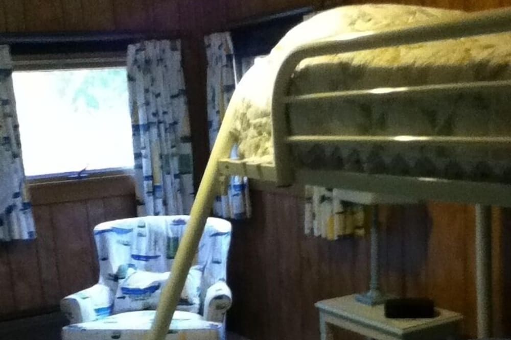 Lake front cottage, 2 miles from southern RI beaches
