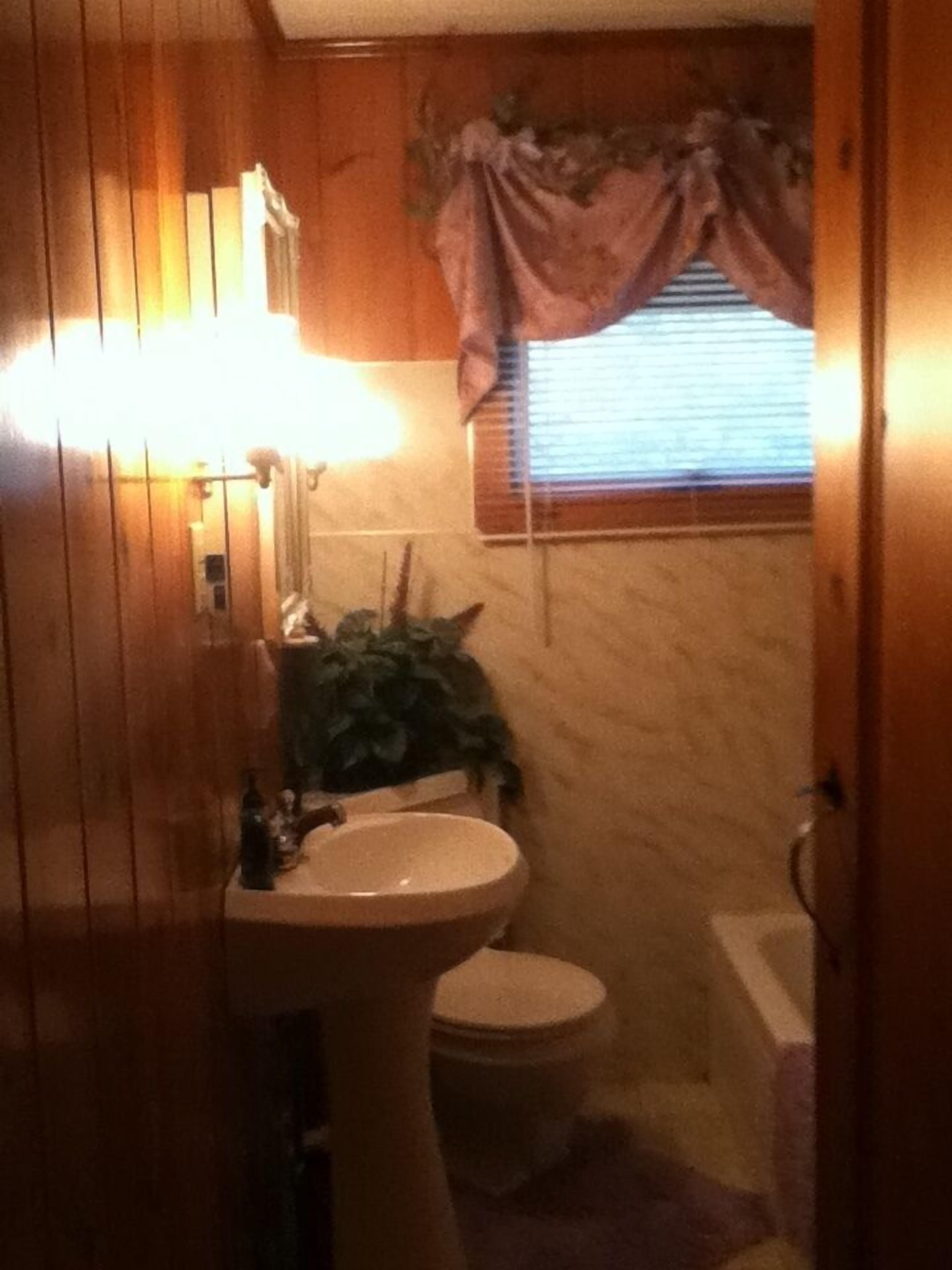 Lake front cottage, 2 miles from southern RI beaches