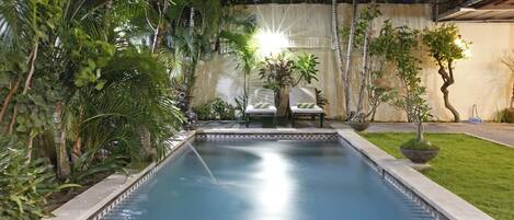 Outdoor pool, pool loungers