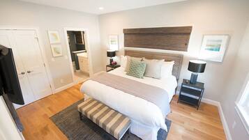 2 bedrooms, iron/ironing board, internet