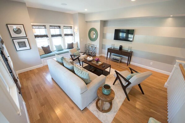 TV - Elegant Home Walking Distance To Newport Harbor, Brenton Point and Downtown (Newport)