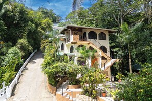 Exterior - 5-Bedroom Villa-Great Location, Ocean View, RENOVATED POOL and Wildlife  (Manuel Antonio, Quepos)