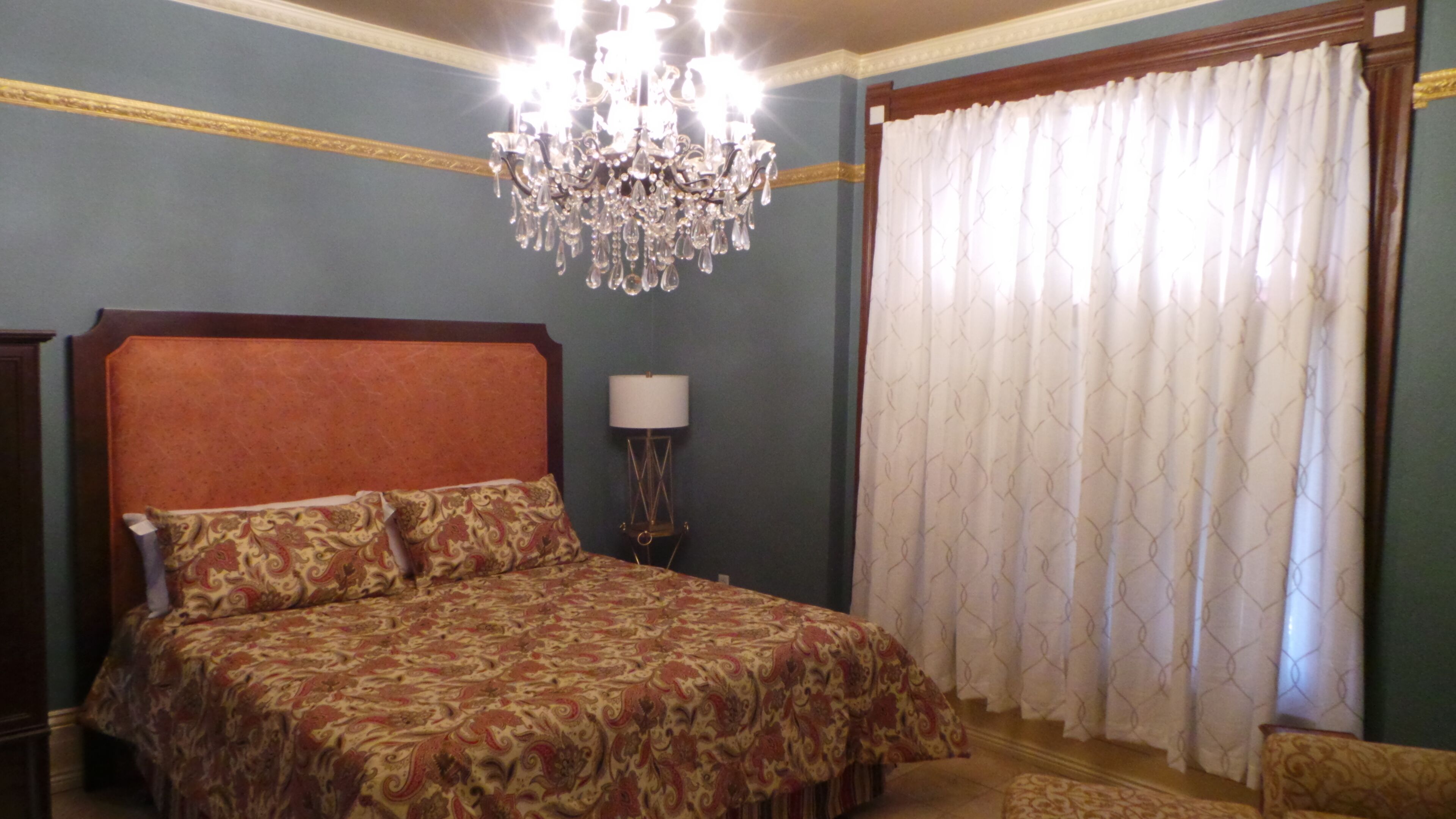 Unique Historic Victorian Mansion near Downtown Denver, Sleeps 16.