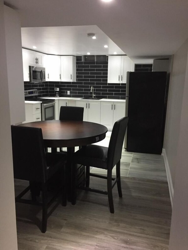Private kitchen - Glenay's Beauty (Whitby)