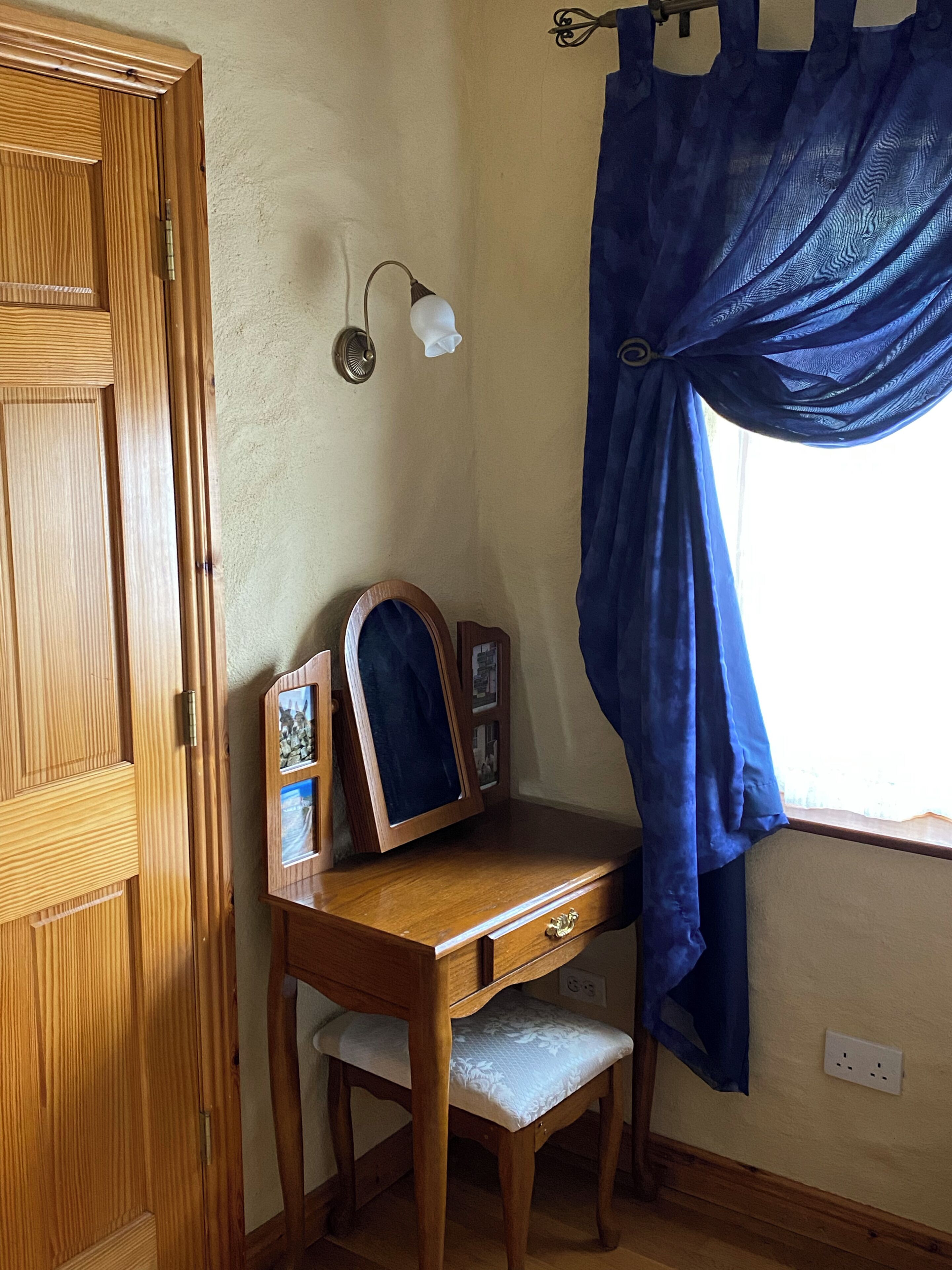 Charming Country Home, Near Scenic Seaside Westport Town  