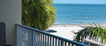 Gulf view Cozy 2b2ba condo on the beach!