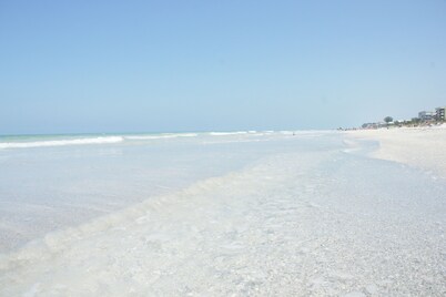 August last week sale! Gulf-View 2BR2BA
Beach Condo
