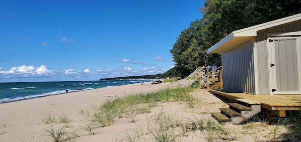 Plage à proximité, chaises longues