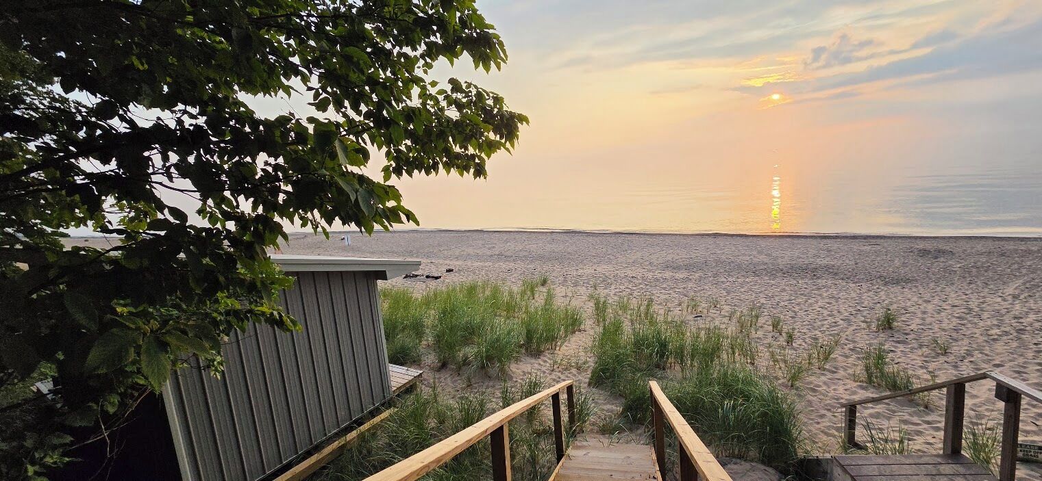Lake Michigan cottage private beach. Book your fall getaway now. Reviews,  Deals & Photos 2026 - Expedia.com