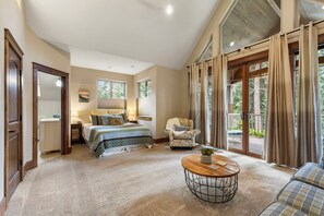 6 bedrooms, desk, iron/ironing board, free WiFi