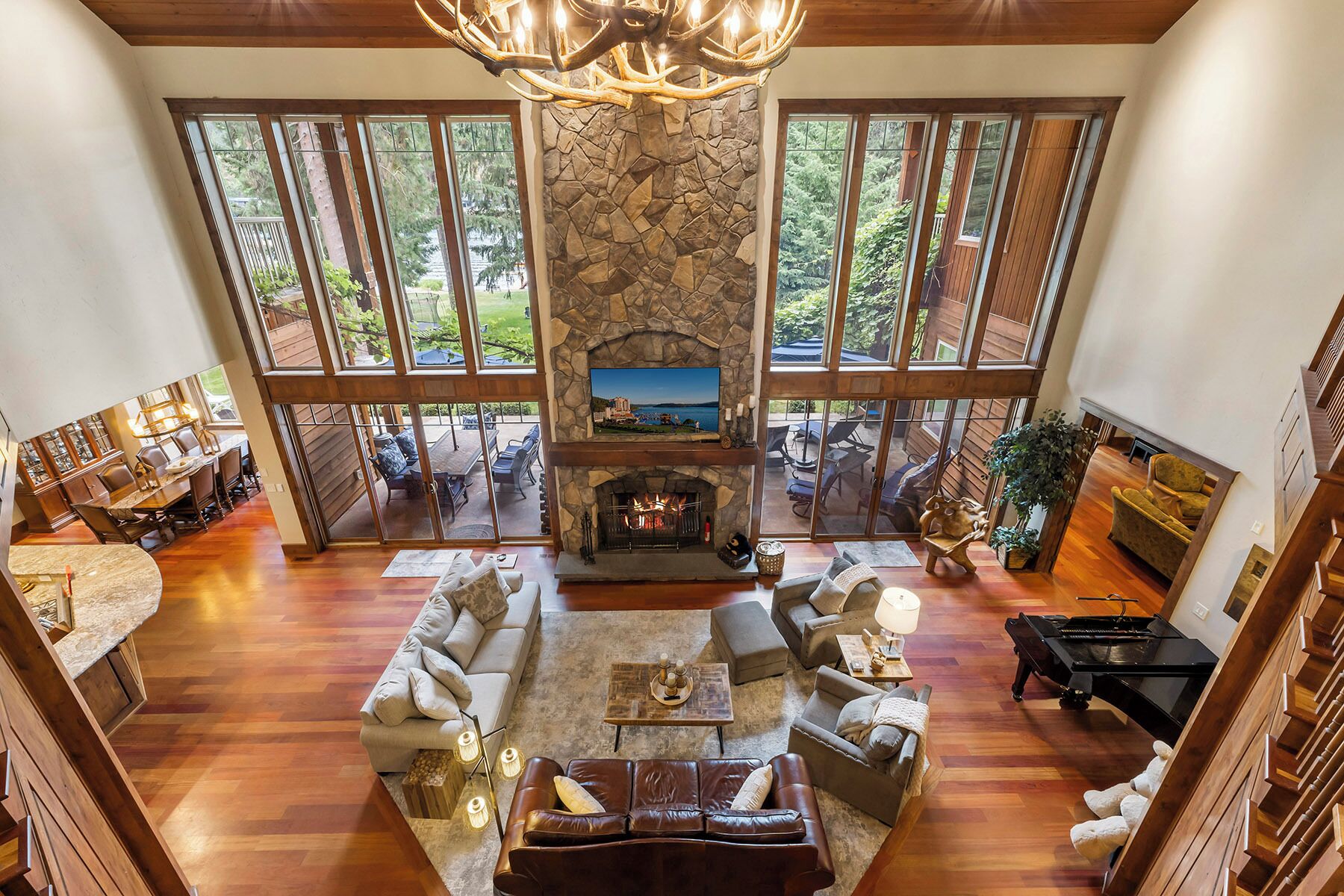 Smart TV, fireplace, DVD player, table football