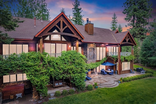 CDAs Finest Secluded Waterfront Estate 7000 Sq ft 5 Forested Acres-Close to town