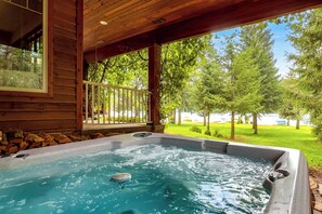 Outdoor spa tub