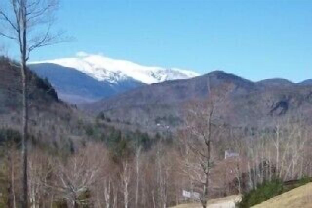 Christmas Mt. Condo with Mt. Washington Views adjacent to Storyland