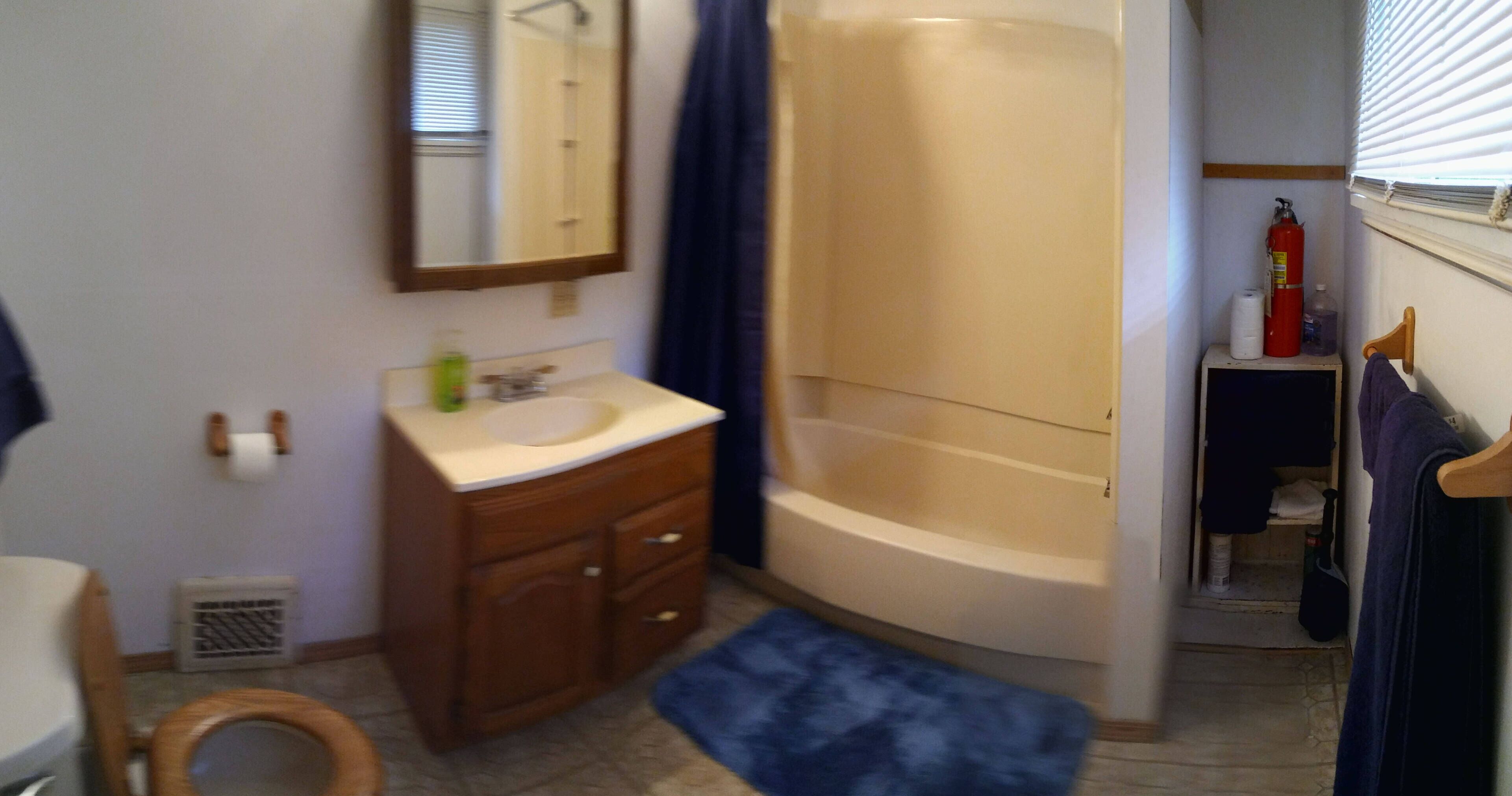 Home With Porch Swing (3.7 Miles from Notre Dame)