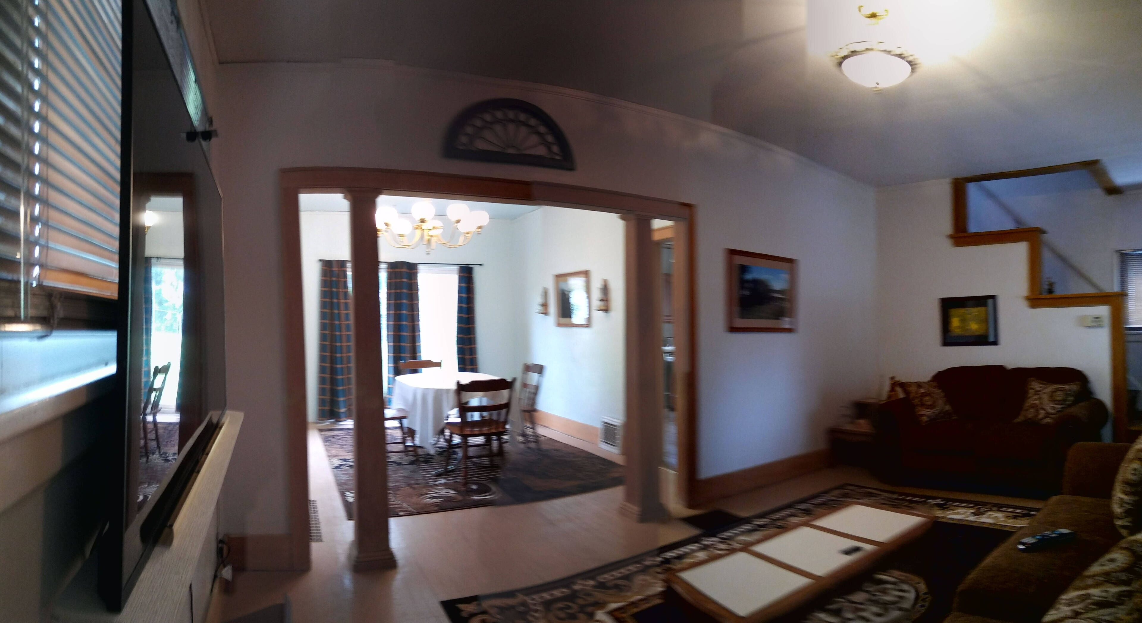 Home With Porch Swing (3.7 Miles from Notre Dame)