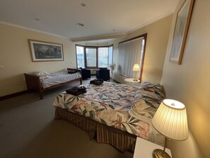 3 chambres, fer et planche à repasser, Wi-Fi gratuit, draps fournis