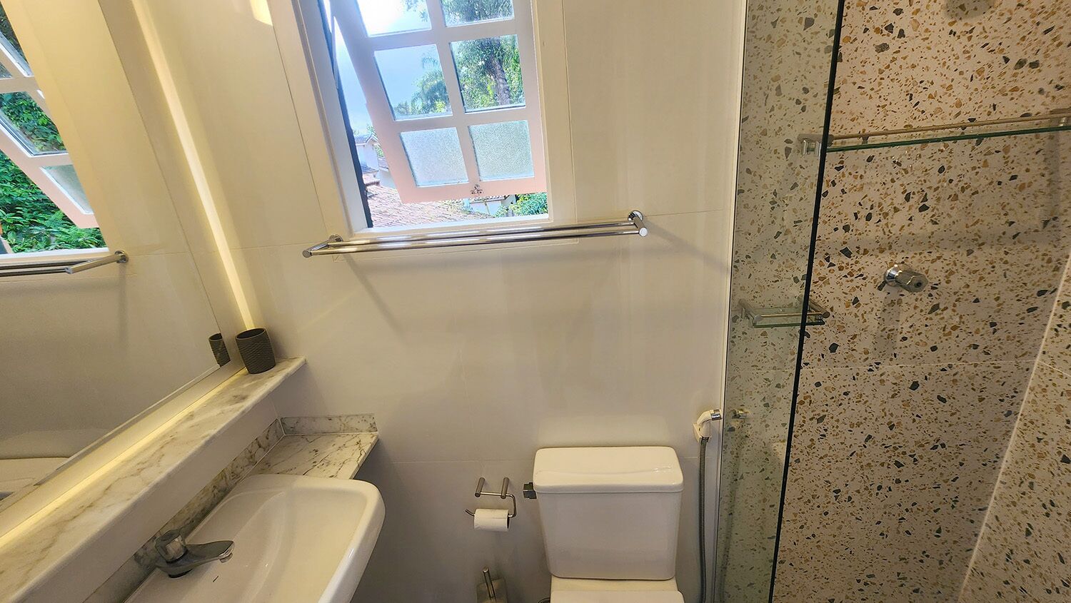 Juquehy Condomínio Frente ao Mar 84: best location on the beach 