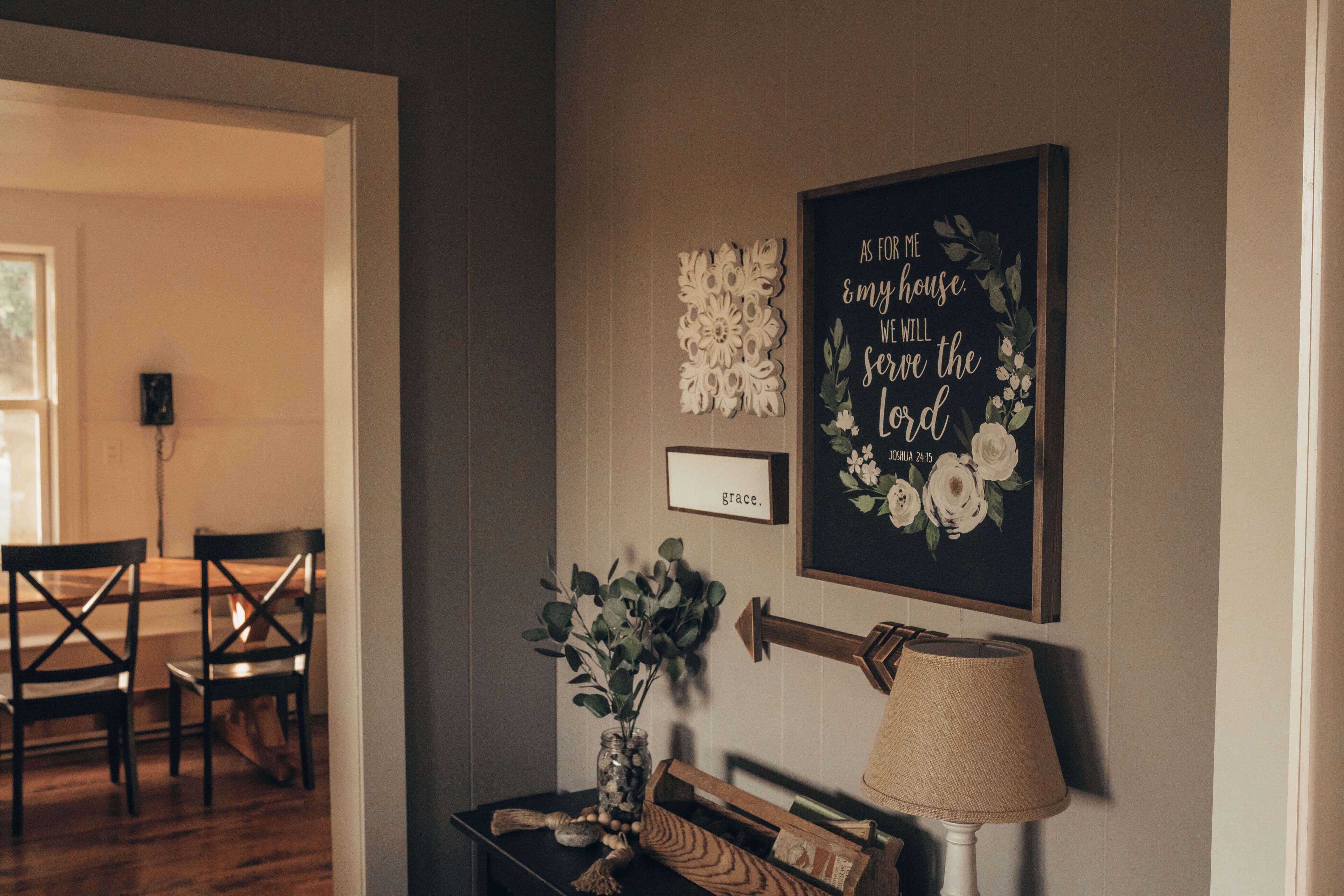 Cozy remodeled modern farmhouse for up to 10, with secondary room for up to 30