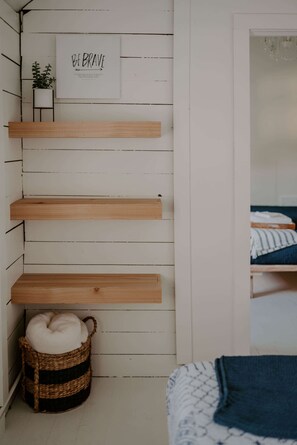 Interior - Cozy remodeled modern farmhouse for up to 10, with secondary room for up to 30 (New London)