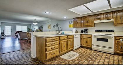 Relaxing, comfortable, neat, family friendly, walk to beach, close to everything