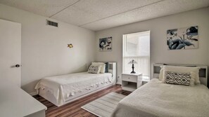 2 chambres, fer et planche à repasser, Wi-Fi, draps fournis