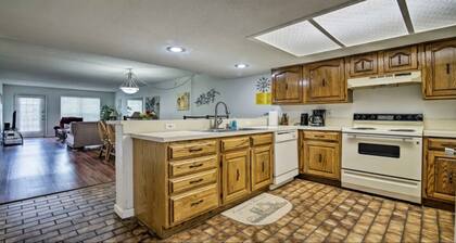 Relaxing, comfortable, neat, family friendly, walk to beach, close to everything