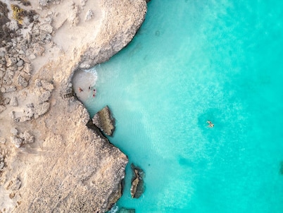 Cozy house steps from the beach in Boca Catalina Aruba. Modern and Spacious.