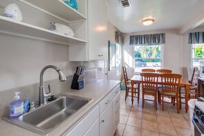 Interior - Charming PB bungalow, pet-friendly yard, parking (San Diego)