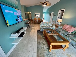 Smart TV, Netflix, ping pong, toys - Family Friendly 5 Bed/3 bath near Disney! (Davenport)