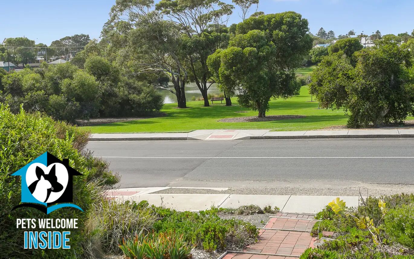 Renovated Retro Style + Park Views — image 2
