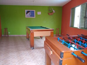 Game room - House with pool and games room, airy and comfortable, very close to the beach. (Mongagua)
