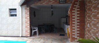 Home with pool and games room, airy and comfortable, close to the beach.