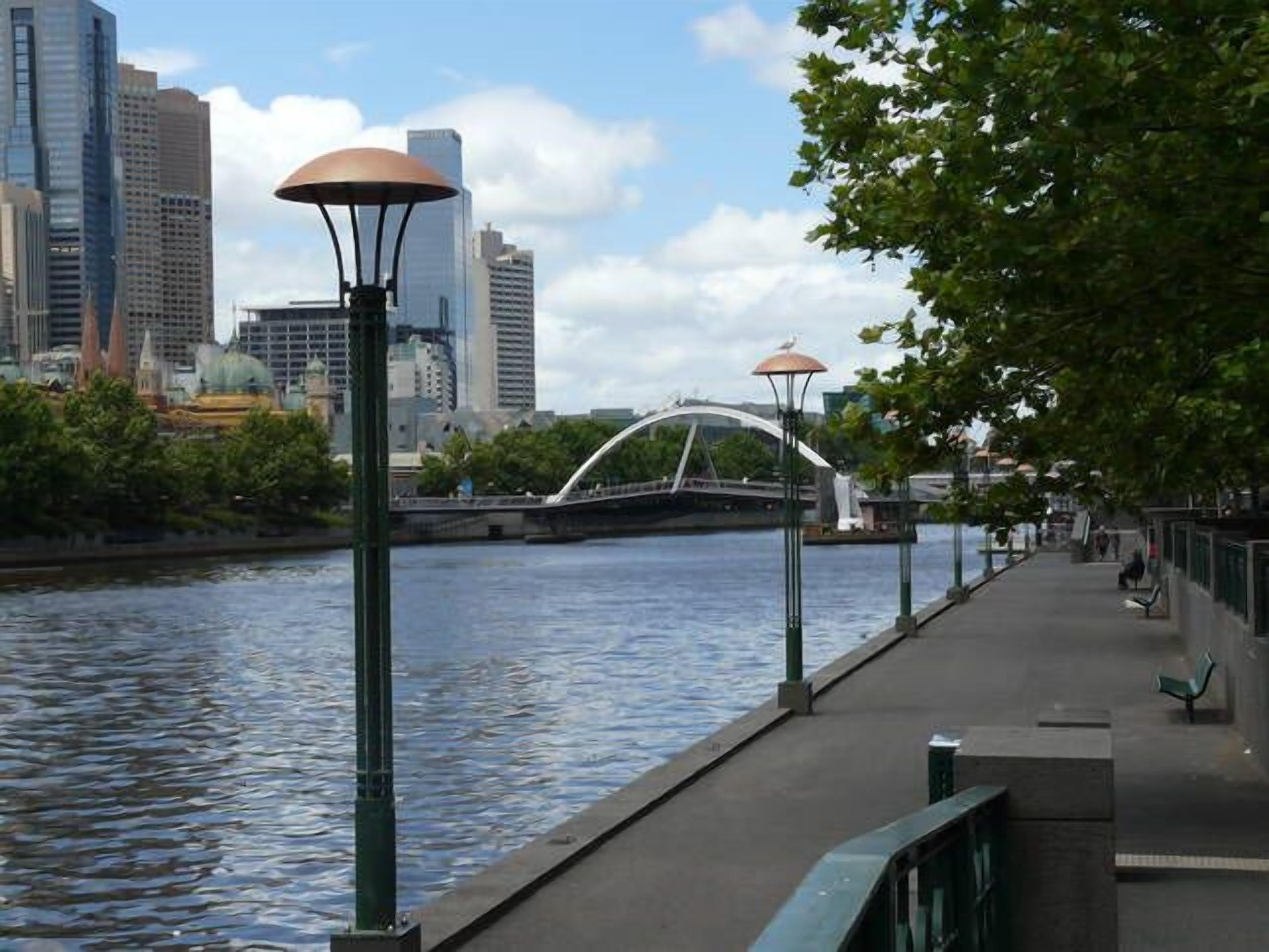 Luxury Apt in Southbank — image 6